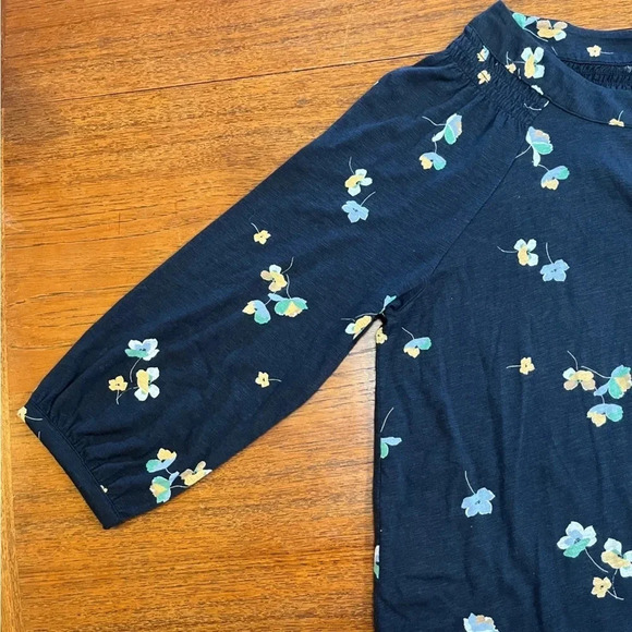 J Jill Sz S Navy Floral Smocked Peasant Blouse CottonTencel Keyhole Neckline - Picture 3 of 7